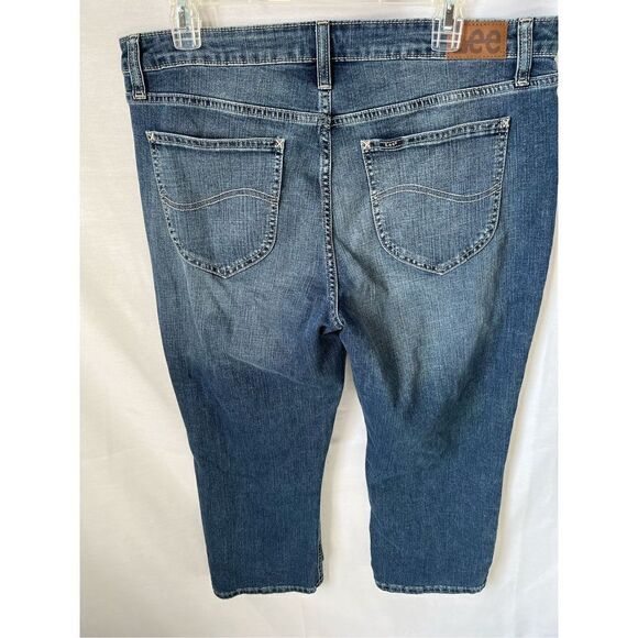 Lee Regular Fit Capri Mid Rise Jeans - Picture 4 of 15